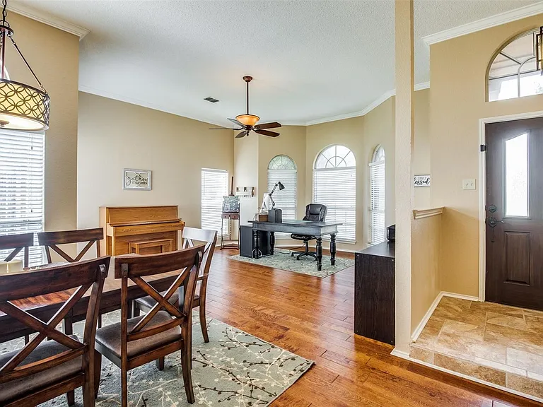 1109 Ashby Dr — Photo 4