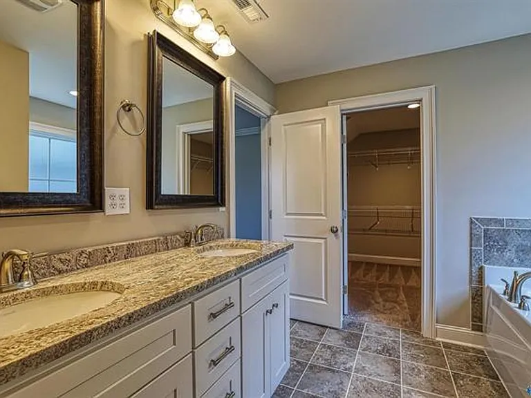 15607 Ironcrest Dr — Photo 10