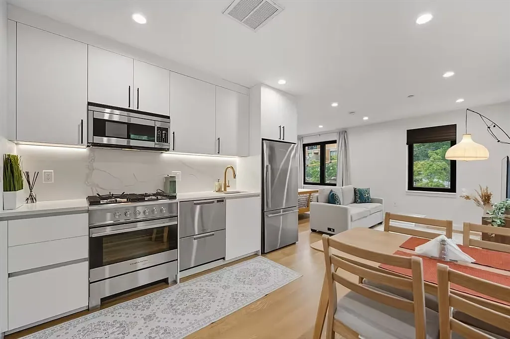 Studio, 1.0 bath, 450 sqft, $3,750 — Photo 1