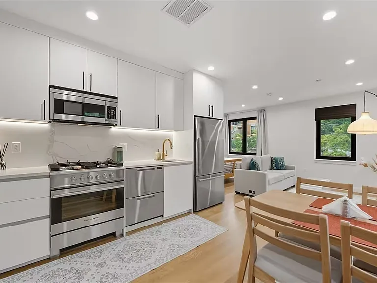 1618 Beacon St #3 — Photo 1