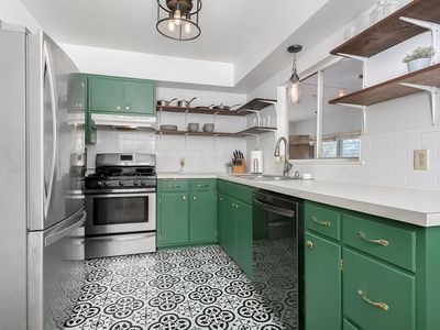327 W Burbank St, Fredericksburg, TX, 78624