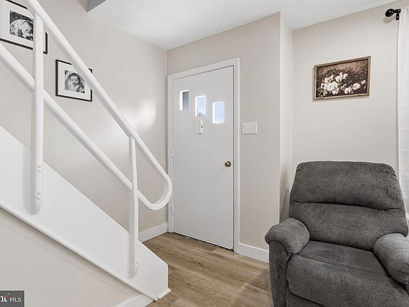 4th image of 44 Jay St