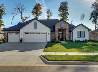 6142 S Dollison Ave, Springfield, MO 65810