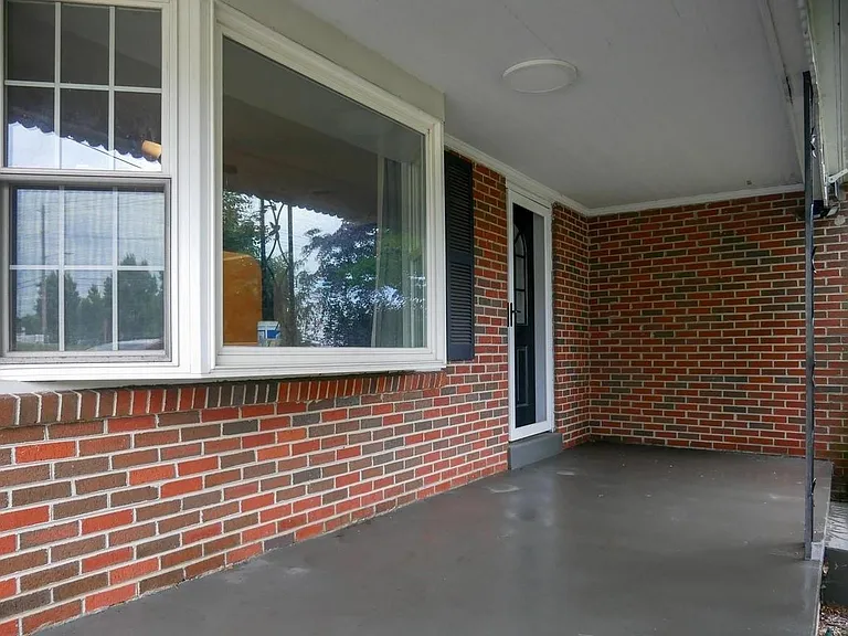 26015 Woodfield Rd — Photo 3