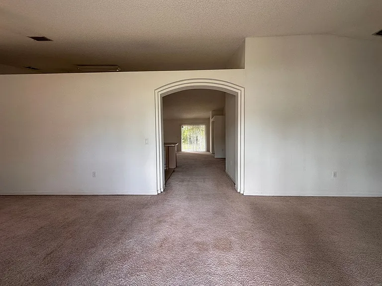 33 Rybark Ln — Photo 2
