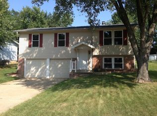 20 Oak Forest Dr, Saint Peters, MO 63376