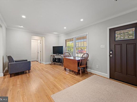 2nd image of 19 W Fairfax St