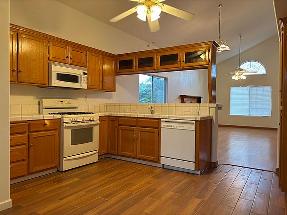 4th image of 3625 Bernard St Unit 5