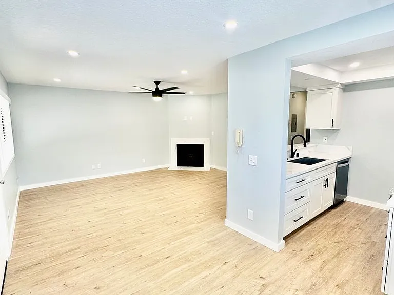 1245 E. 3rd Street — Photo 14