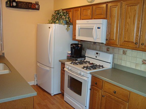 5th image of 867 Wellington Ave