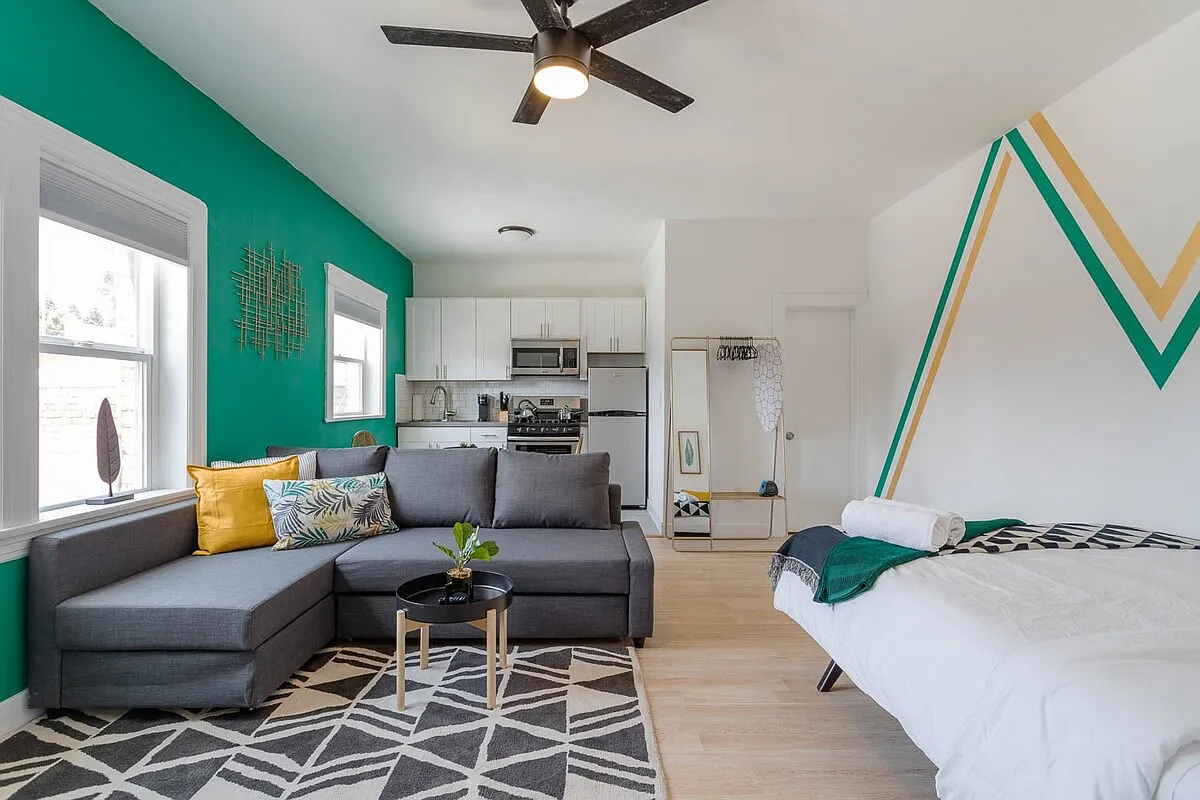 Studio, 400 sqft, $2,410 — Photo 1