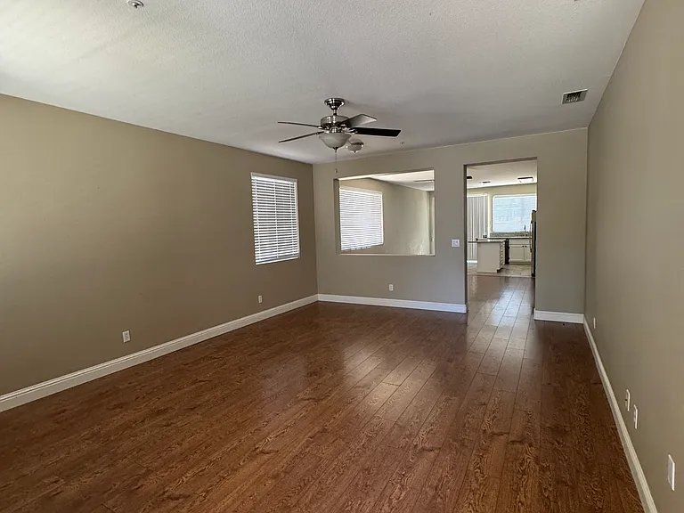 901 Ross Dr — Photo 3