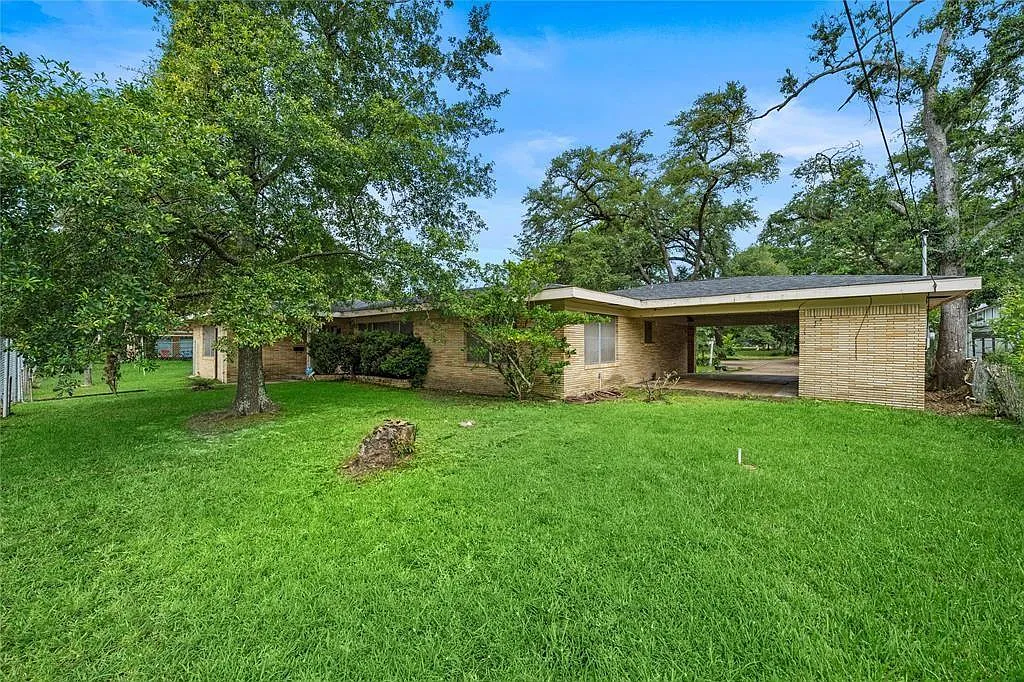 4 bed, 2.5 bath, 2322 sqft, $2,150 — Photo 1