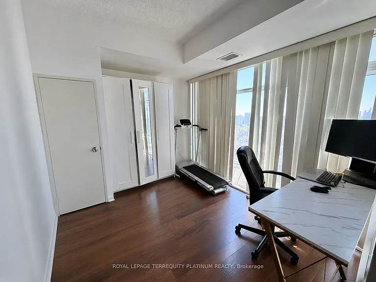 2191 Yonge St #2703 — Photo 5