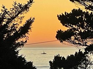 37215 1st St, Nehalem, OR 97131