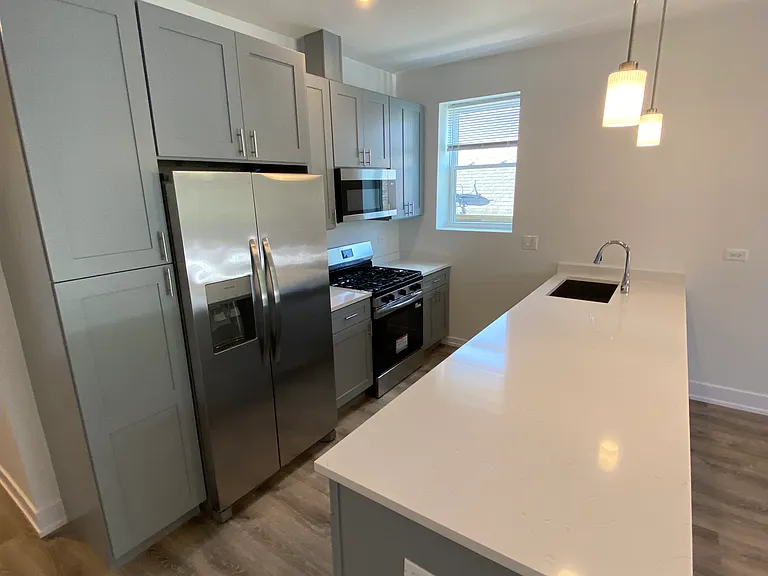 4418 N Austin Ave #102 — Photo 6