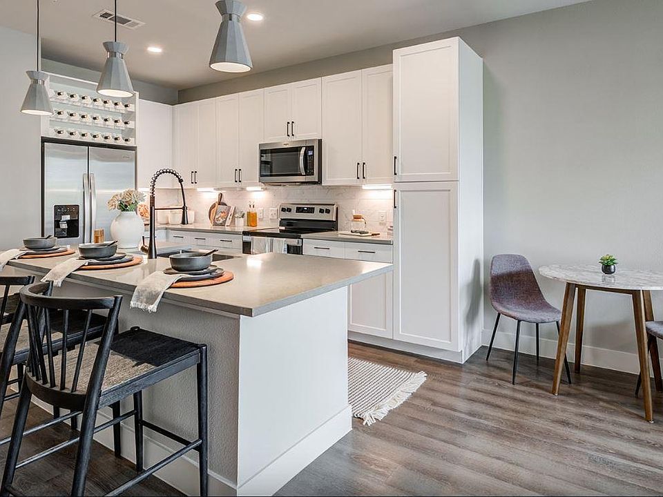 1st image of 1102 E Weatherford St #1074