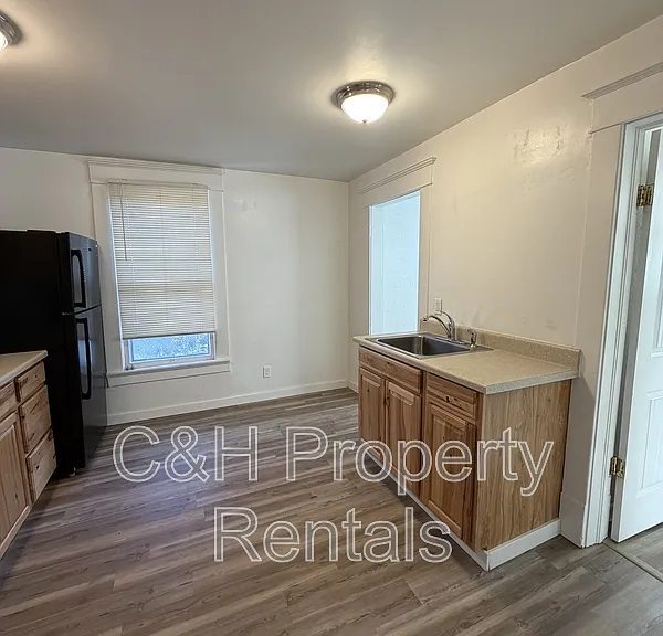 32 Custer Ave #1 — Photo 7