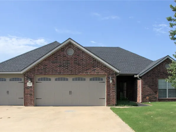 8414 W Westridge Dr, Fayetteville, AR 72704