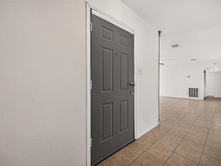 2523 Creekway Cir — Photo 6
