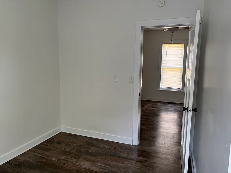 415 S 1st St — Photo 11