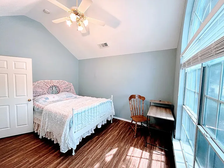 5500 Hill Haven Ct — Photo 11