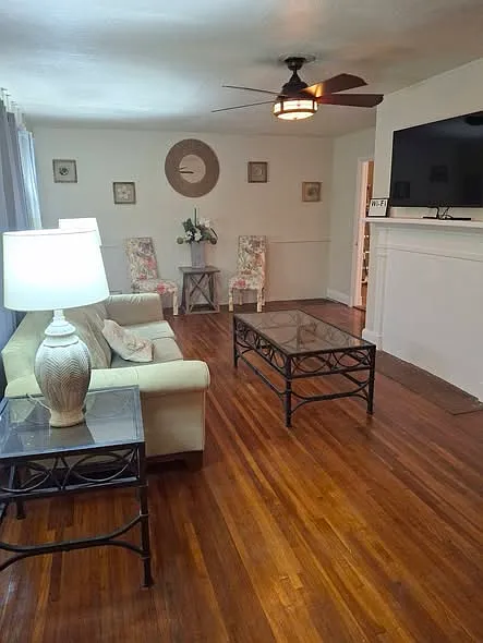 5 bed, 2216 sqft, $650 — Photo 2