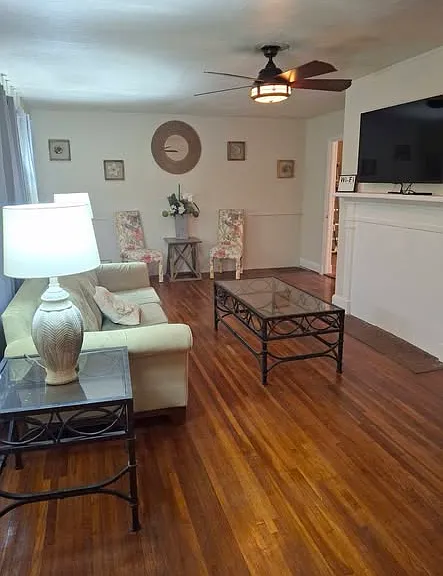 810 Aull St #3 — Photo 2