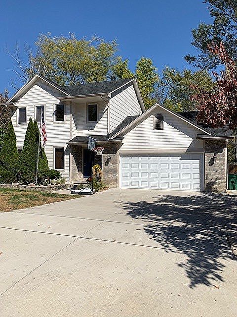 1st image of 325 Juliana Ct