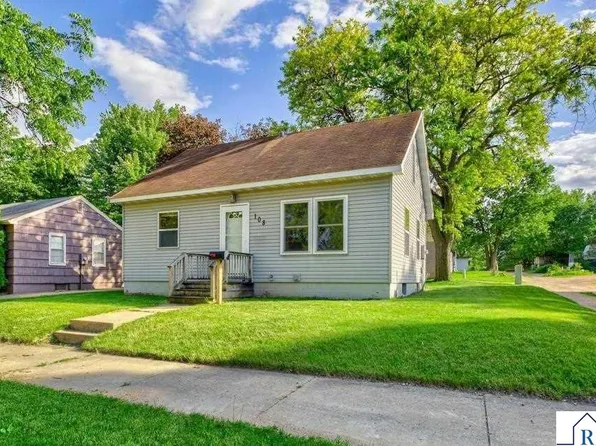 108 W Locust St, Saint Peter, MN 56082
