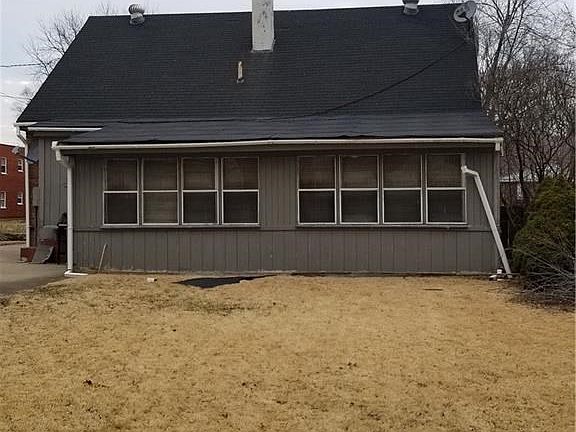 3rd image of 620 Hadley Ave