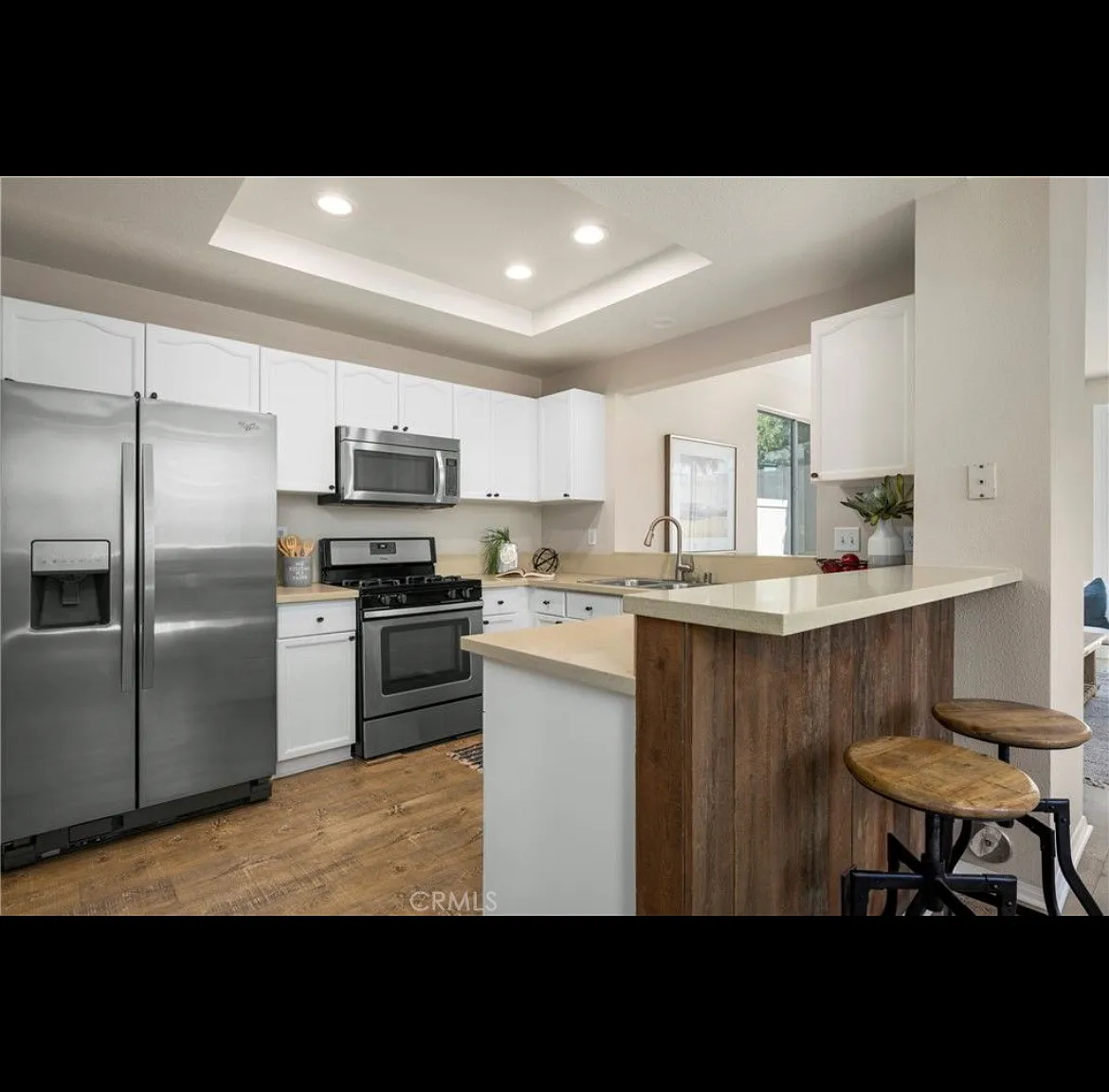 811 N Siavohn Dr — Photo 4