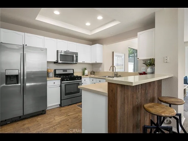811 N Siavohn Dr — Photo 4