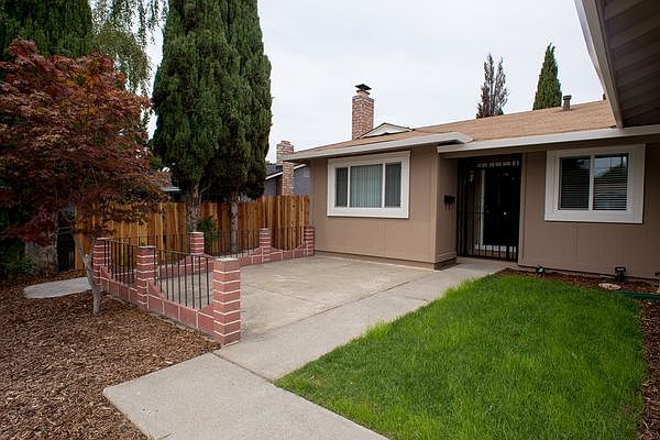 1st image of 112 De Paul Dr