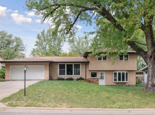 2040 Inca Ln, New Brighton, MN 55112