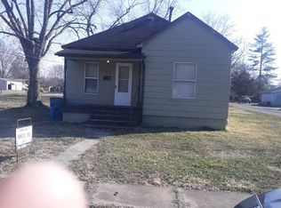 702 E Main St, Christopher, IL 62822