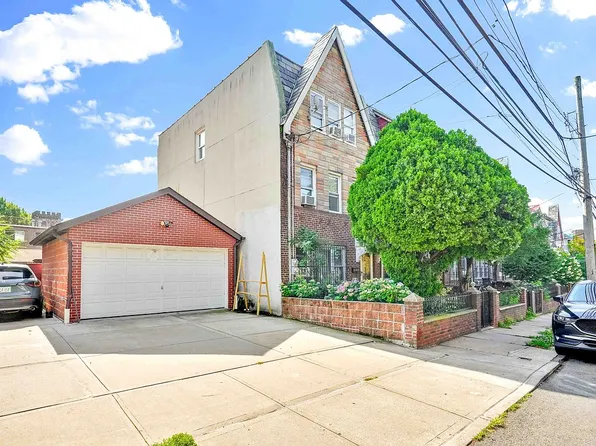 2713 12th St, Astoria, NY 11102