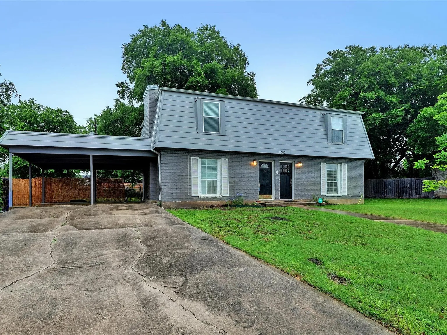 2 bed, 1.5 bath, 966 sqft, $1,600 — Photo 2