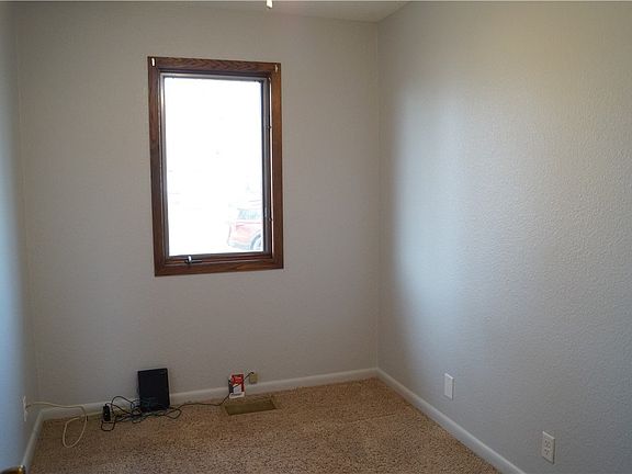 3rd image of 504 E 24th St S