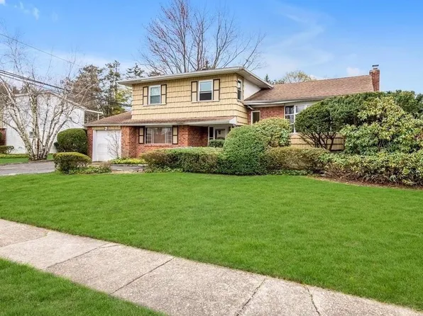 7 Suzanne Lane, Bethpage, NY 11714