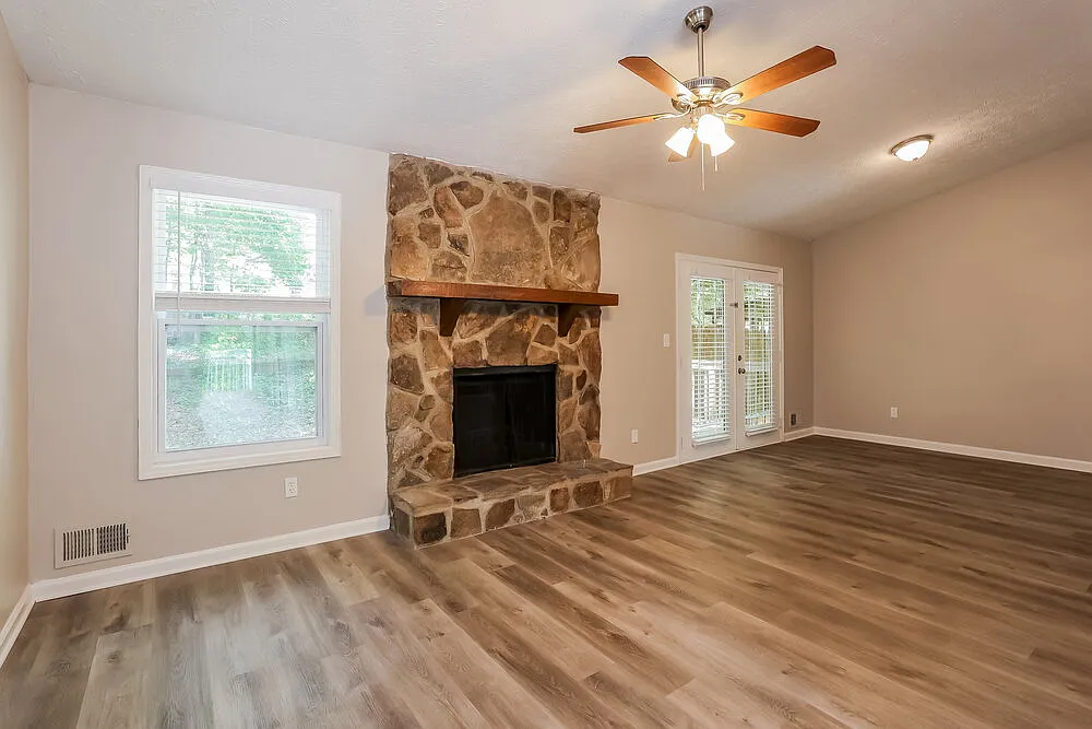 3 bed, 2.5 bath, 1695 sqft, $2,560 — Photo 4