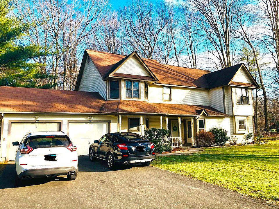 Beautiful community. Great front yard.