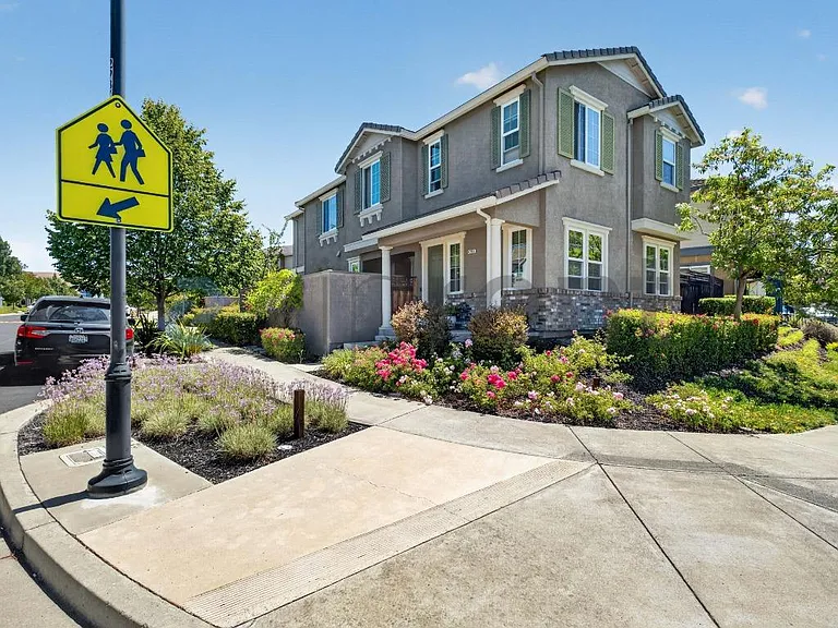 4293 Sunset View Dr — Photo 2