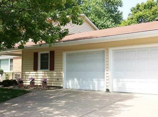 4 Imperial Ct, Davenport, IA 52807