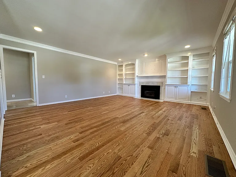 604 Village Ct — Photo 36
