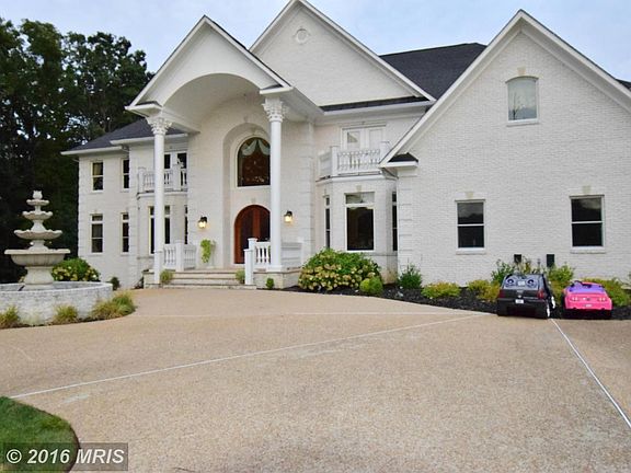 3rd image of 8636 Larkview Ln