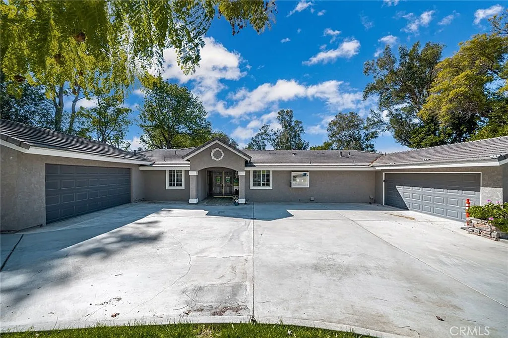 4 bed, 4000 sqft, $4,500 — Photo 2