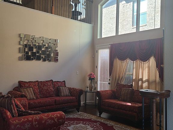 4th image of 4825 Empire Way