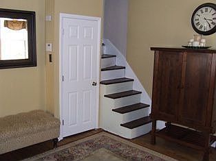 5th image of 212 Carpenter St #A
