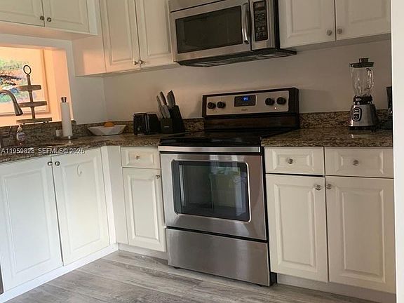 3rd image of 20 Key West Ct